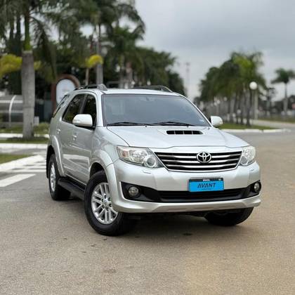 TOYOTA HILUX 2.7 SR 4X2 CD 16V FLEX 4P AUTOMÁTICO TOYOTA HILUX 2.7 SR 4X2 CD 16V FLEX 4P AUTOMÁTICO